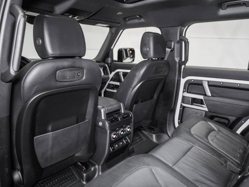 Used 2022 Land Rover Defender 110 X-Dynamic SE image 25