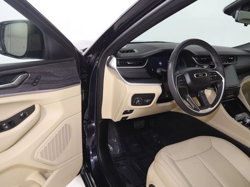 Used 2024 Jeep Grand Cherokee Limited w/ Luxury Tech Group II image 47