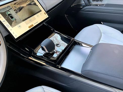 Used 2024 Land Rover Range Rover Sport Dynamic SE image 17