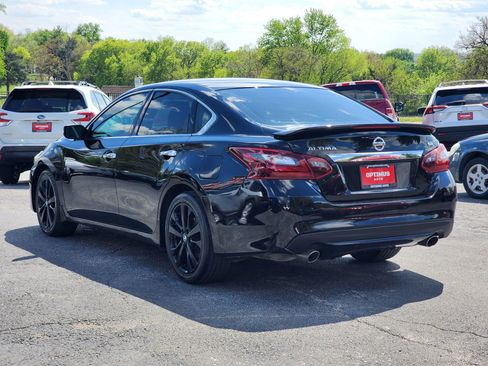 Used 2017 Nissan Altima 2.5 SR w/ Midnight Edition Package FWD image 5