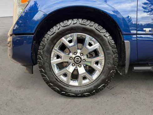 Used 2021 Nissan Titan SV w/ SV Convenience Package AWD/4WD image 9