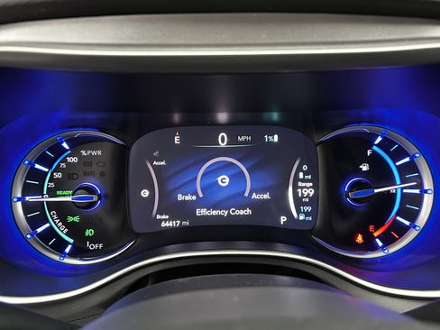 Used 2018 Chrysler Pacifica Touring-L image 14