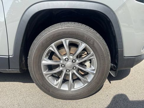 Used 2021 Jeep Cherokee Latitude Lux w/ Sun & Sound Group AWD/4WD image 12