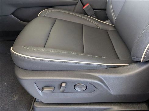 New 2025 Chevrolet Suburban Premier image 4