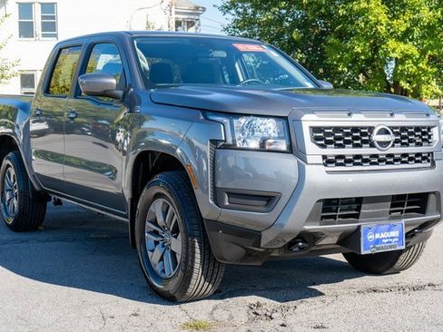 Certified 2025 Nissan Frontier SV image 4