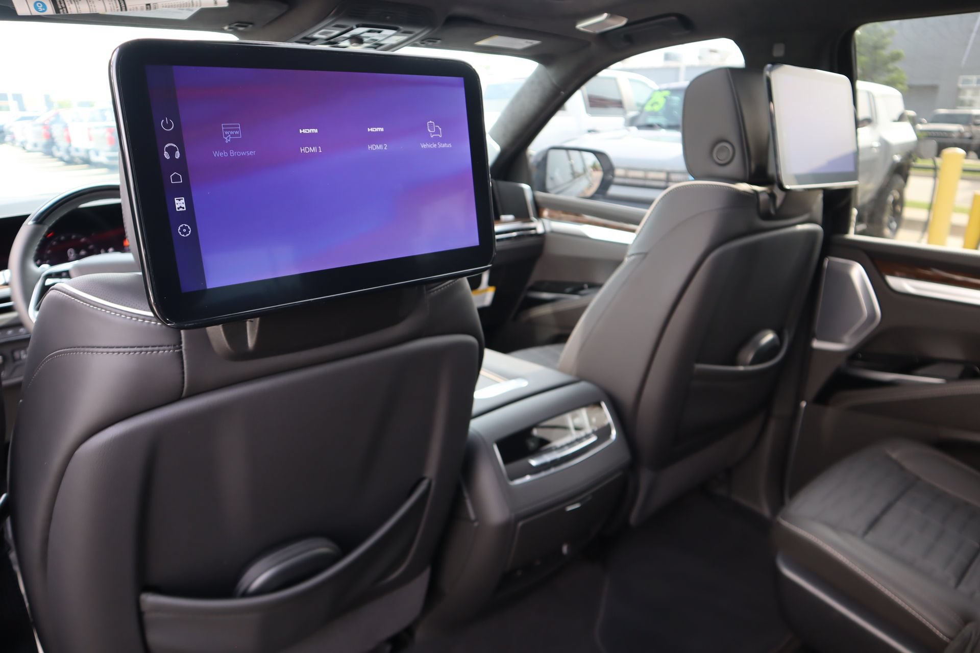 New 2026 Cadillac Escalade Platinum Sport w/ LPO, ONYX Package AWD/4WD image 17