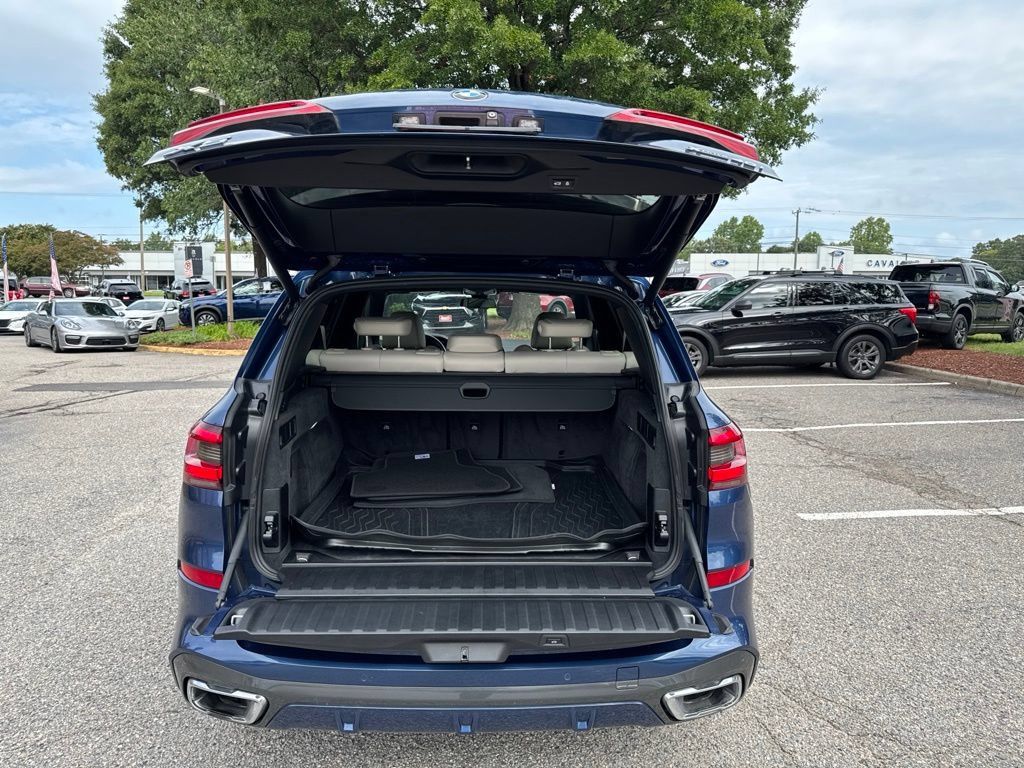Used 2019 BMW X5 xDrive40i w/ M Sport Package AWD/4WD image 17