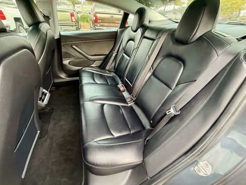 Used 2021 Tesla Model 3 Standard Range Plus image 9