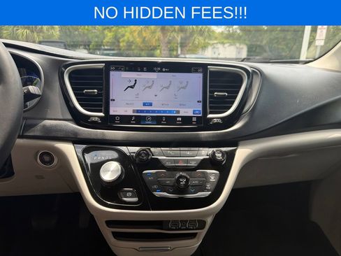 Used 2023 Chrysler Pacifica Touring-L FWD image 20