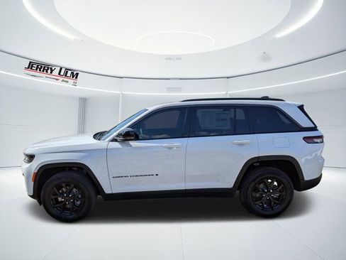 New 2026 Jeep Grand Cherokee Altitude AWD/4WD image 6