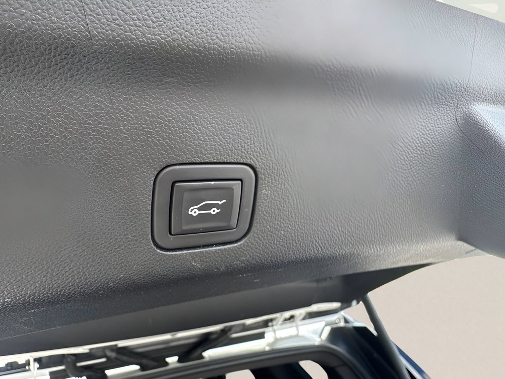 Used 2023 GMC Yukon Denali w/ LPO, Floor Liner Package AWD/4WD image 13