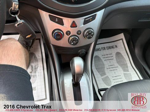 Used 2016 Chevrolet Trax LT AWD/4WD image 9