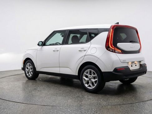 Used 2025 Kia Soul LX w/ LX Technology Package FWD image 6