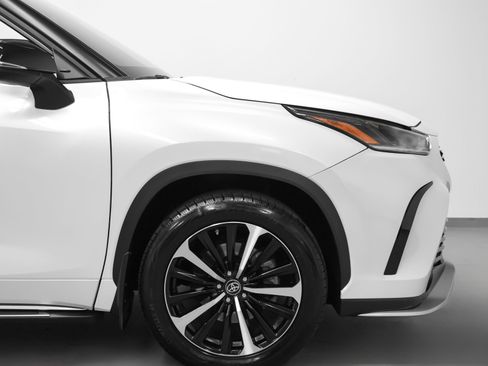 Used 2022 Toyota Highlander XSE image 14
