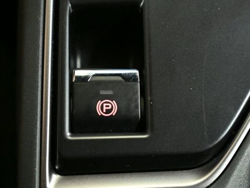 Certified 2025 Subaru Crosstrek 2.0i Premium image 29