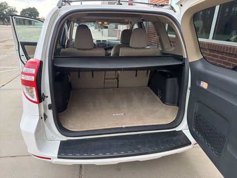 Used 2012 Toyota RAV4 4WD w/ Upgrade Value Pkg image 17
