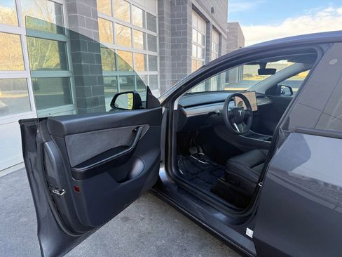 Used 2020 Tesla Model Y Long Range image 30