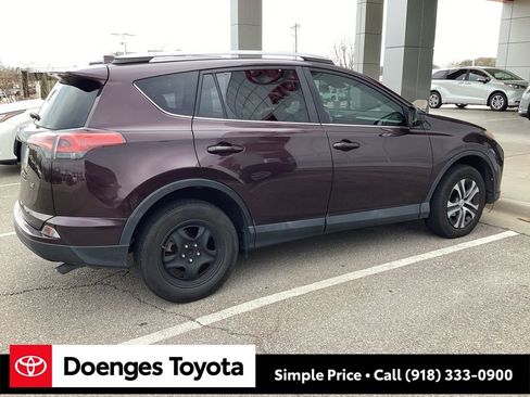 Used 2017 Toyota RAV4 LE image 9