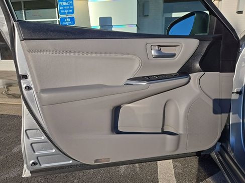 Used 2015 Toyota Camry XLE image 12