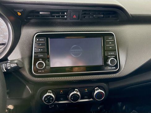 Used 2019 Nissan Kicks S image 18