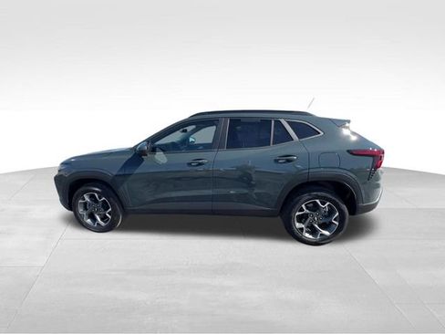 Certified 2025 Chevrolet Trax LT w/ LT Convenience Package image 6