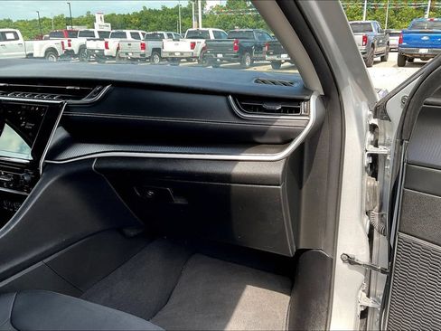 Used 2024 Jeep Grand Cherokee Laredo RWD image 17
