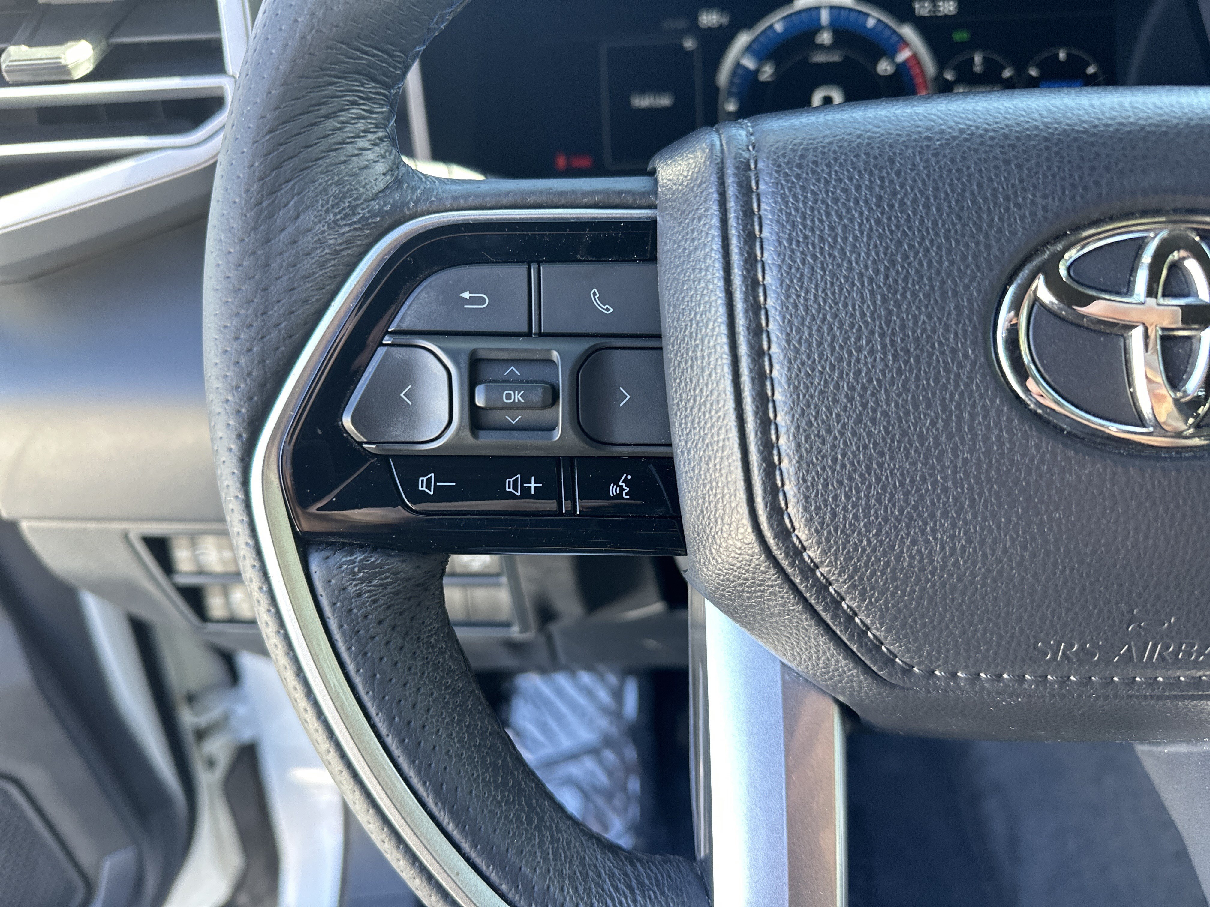 Certified 2024 Toyota Sequoia Platinum AWD/4WD image 19
