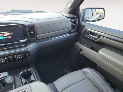 Used 2022 Chevrolet Silverado 1500 ZR2 image 13