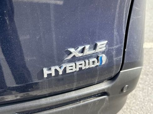 Used 2022 Toyota Sienna XLE image 17