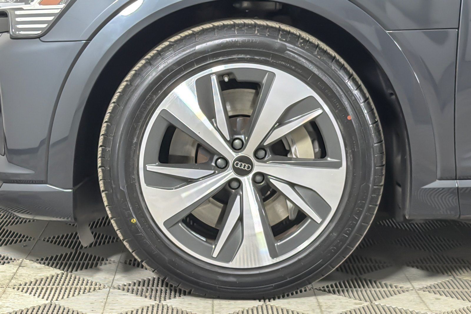 Used 2024 Audi Q8 e-tron Premium AWD/4WD image 26