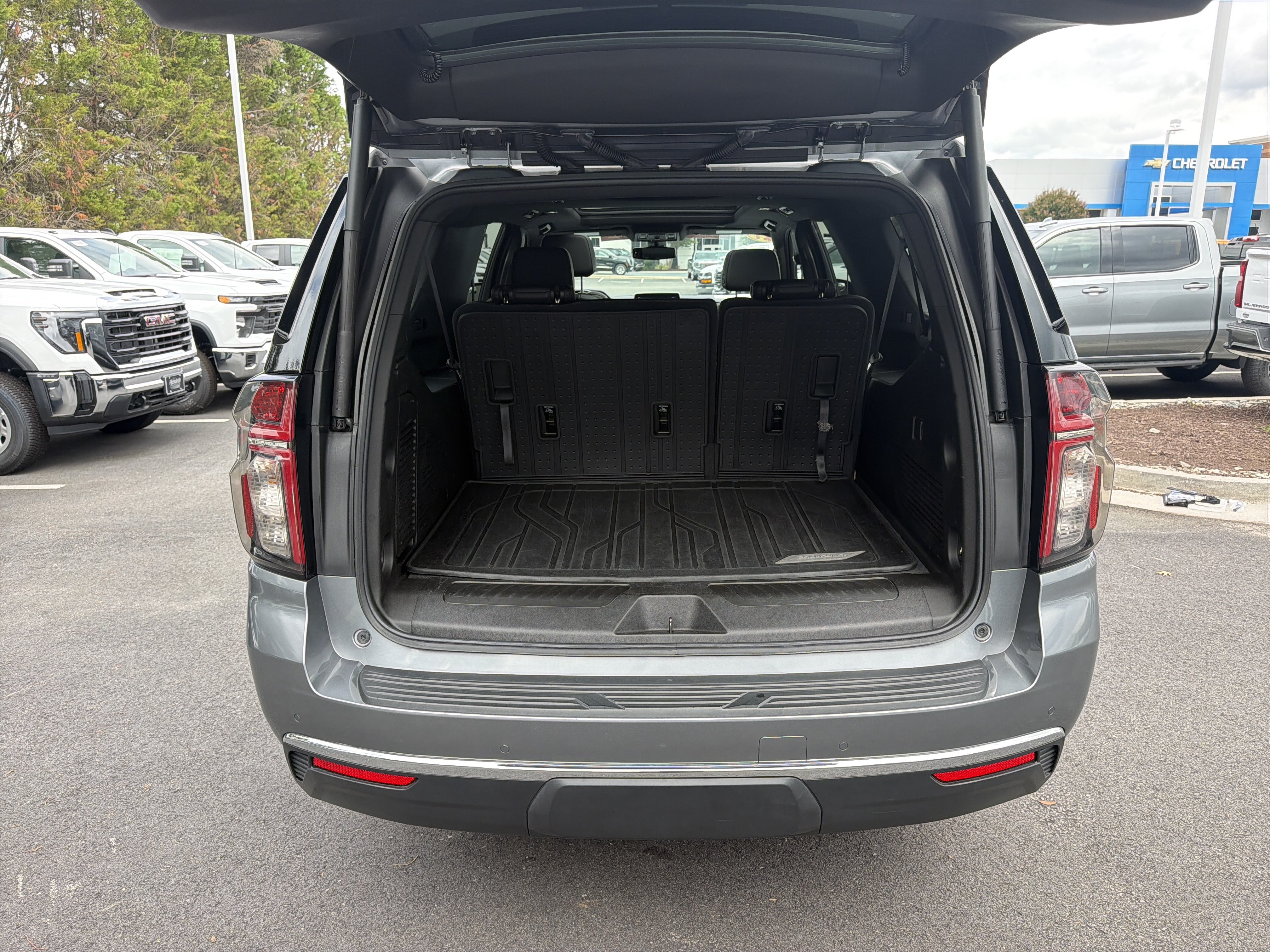 Used 2021 Chevrolet Suburban LT AWD/4WD image 34
