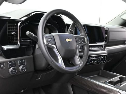 Used 2025 Chevrolet Silverado 2500 LTZ w/ LTZ Convenience Package AWD/4WD image 19