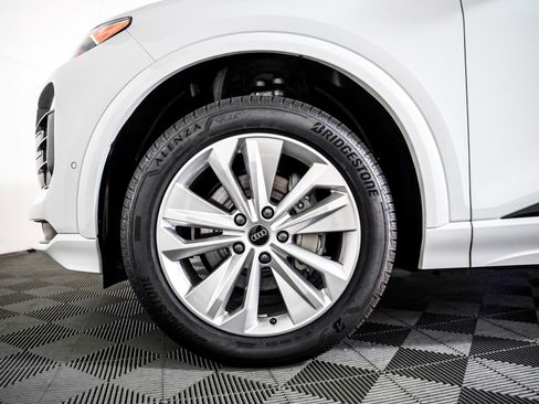 Certified 2025 Audi Q6 e-tron Premium w/ Convenience Package image 4