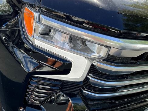 Used 2023 Chevrolet Silverado 1500 High Country w/ High Country Premium Package AWD/4WD image 27
