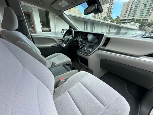 Used 2020 Toyota Sienna LE FWD image 20