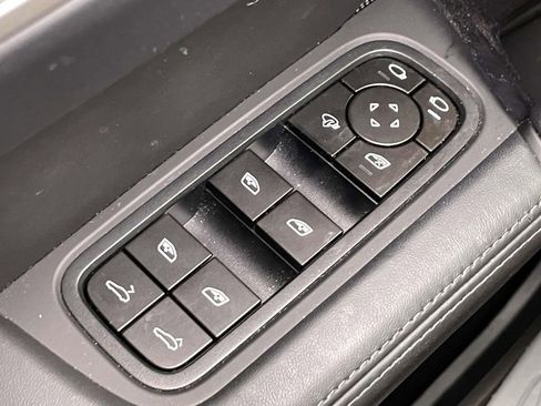 Used 2024 Porsche Cayenne image 34