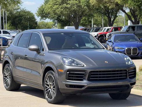 Used 2019 Porsche Cayenne image 2