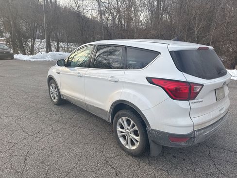 Certified 2019 Ford Escape SE image 4