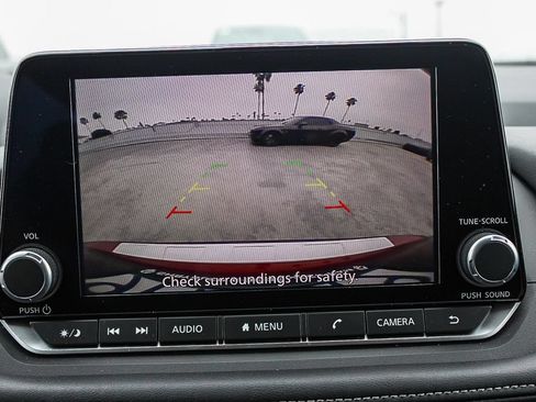 Used 2024 Nissan Rogue SV FWD image 24