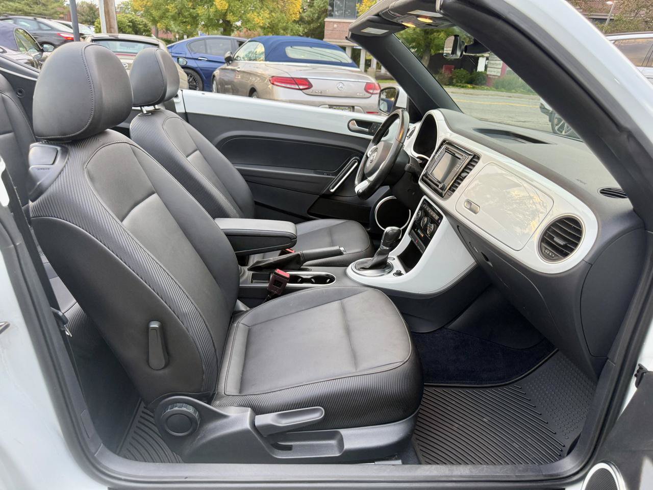 Used 2019 Volkswagen Beetle 2.0T SE FWD image 30