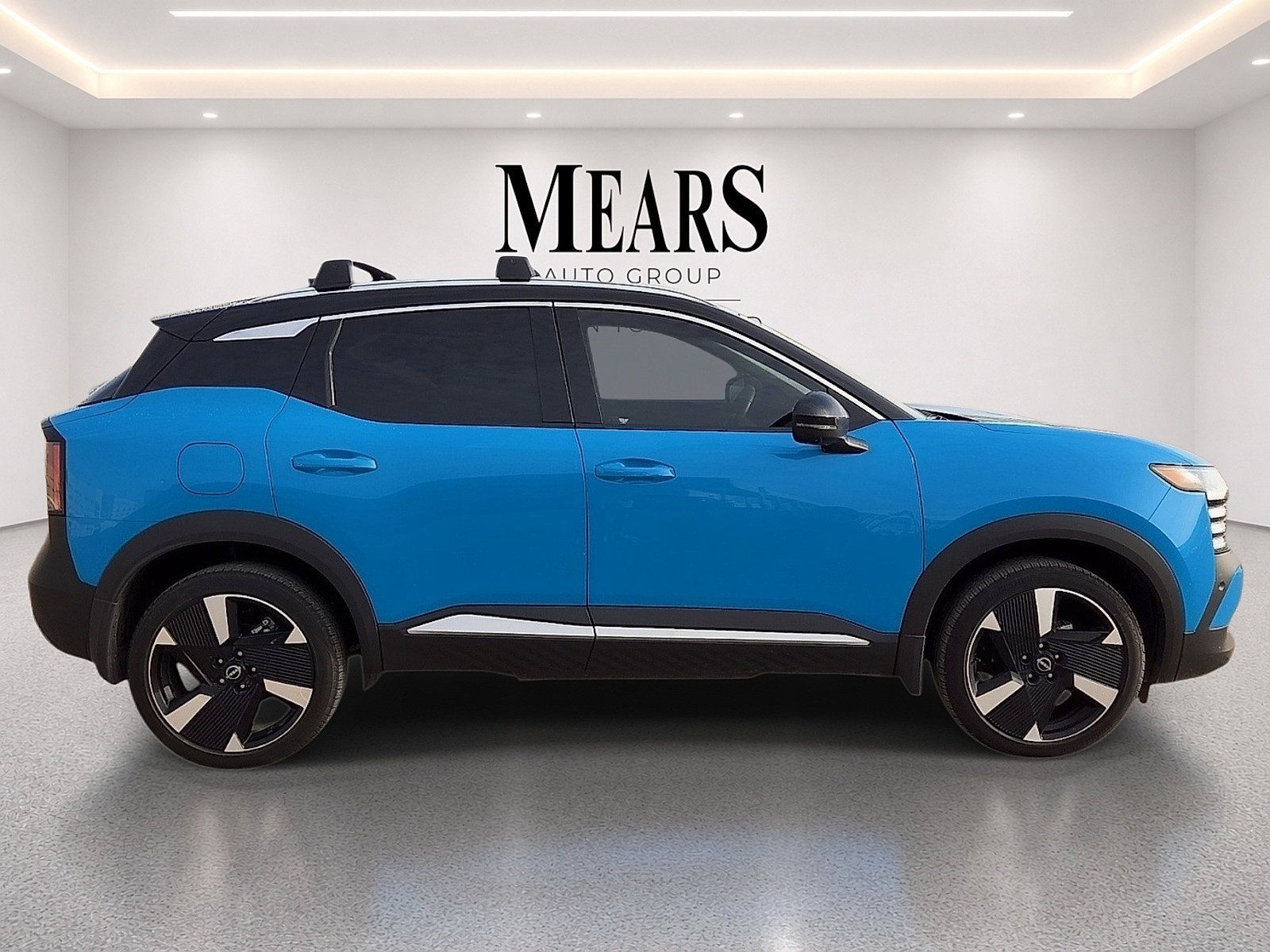 Used 2025 Nissan Kicks SR w/ Illumination Package AWD/4WD image 6