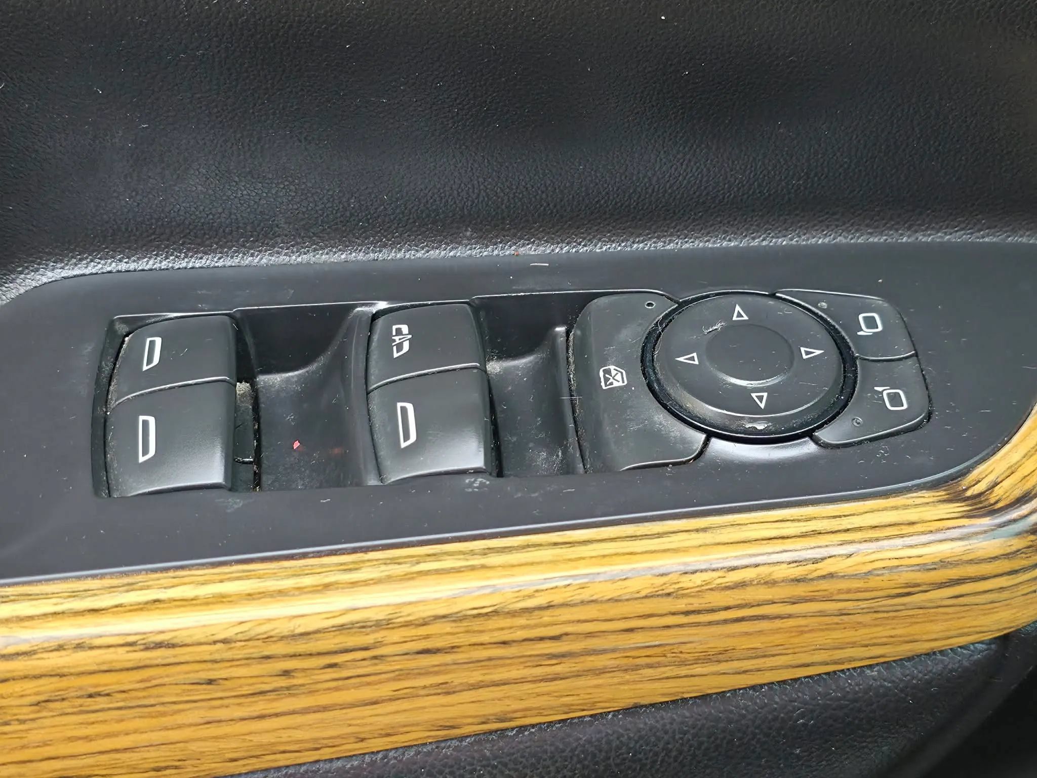 Used 2018 GMC Acadia Denali w/ Technology Package FWD image 28