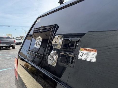 Used 2017 Ford Expedition EL XLT image 6