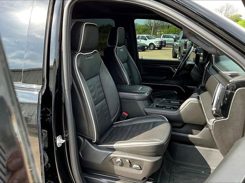 Used 2025 GMC Sierra 2500 AT4X AWD/4WD image 9
