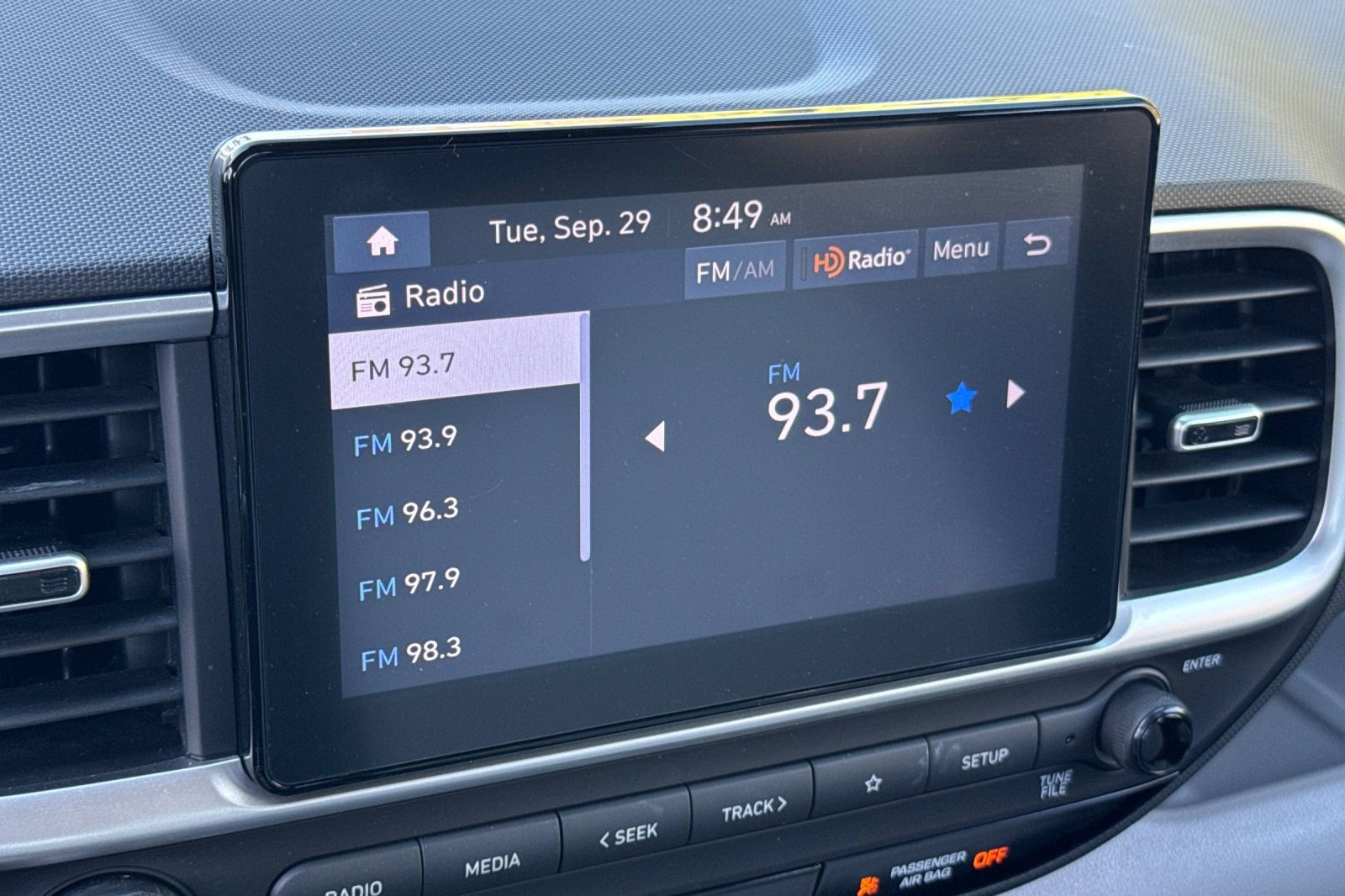 Used 2023 Hyundai Venue SEL FWD image 19