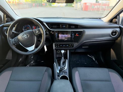 Used 2018 Toyota Corolla LE FWD image 15
