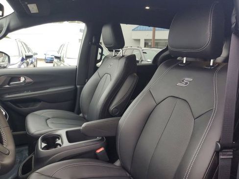 New 2026 Chrysler Pacifica Select image 15