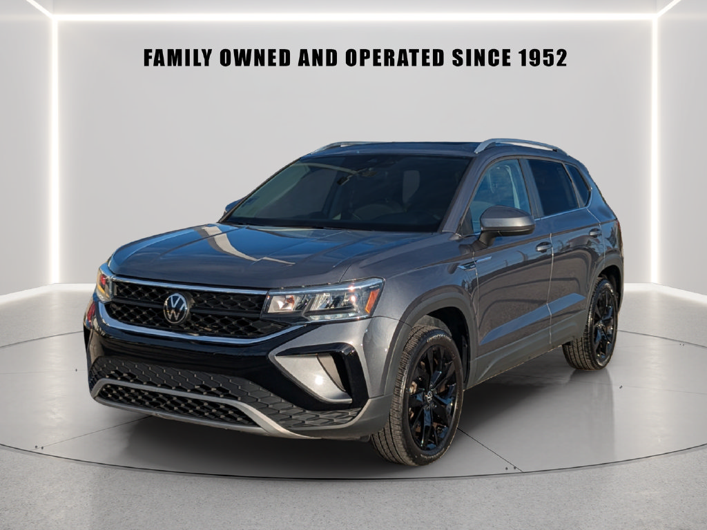 Certified 2023 Volkswagen Taos SE w/ Panoramic Sunroof Package FWD image 2