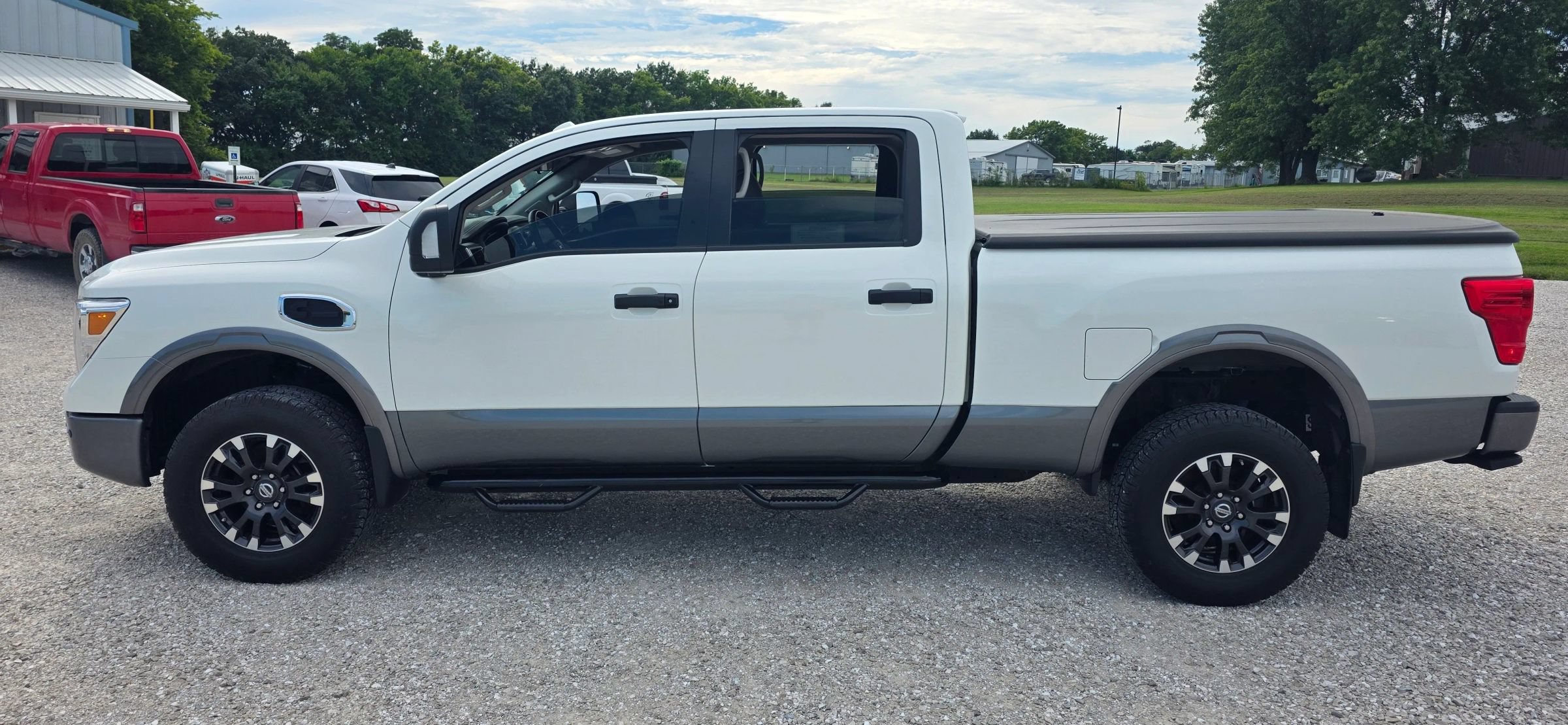 Used 2018 Nissan Titan PRO-4X w/ Pro-4x Utility Package AWD/4WD image 6
