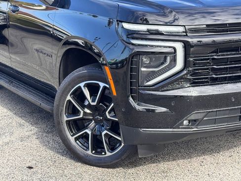 Used 2025 Chevrolet Suburban RST image 4